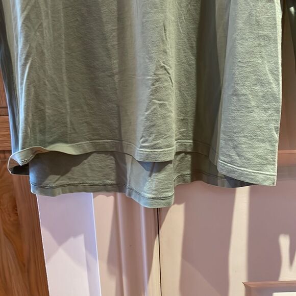 ?Lululemon 6 long sleeve knit pull over - Picture 5 of 8